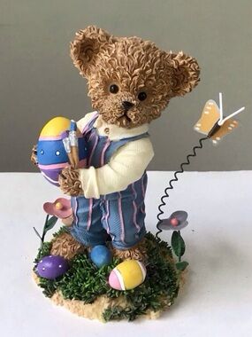 Vintage 2002 Home Interiors Kuddles Korner March Easter Bear Figurine 11804